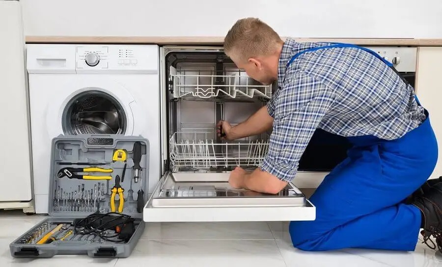 Çubuk Philips servisi teknisyen ekibi beyaz eşya tamiri yaparken